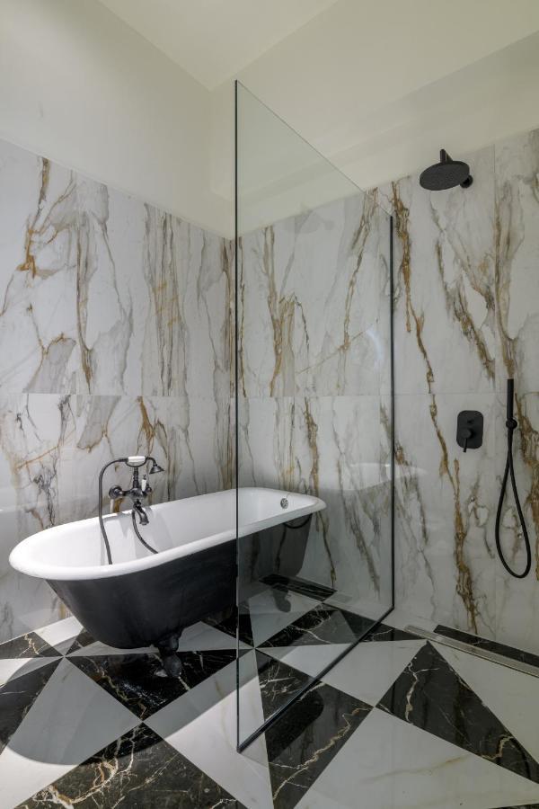 3Bdr Modern Design & Bright Interiors In Plaka Apartment Athens Luaran gambar